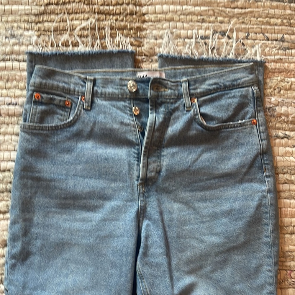 ZARA- High Rise Trumpet Ankle length Jeans in a Size 10 in Excellent Condition! - Picture 5 of 11